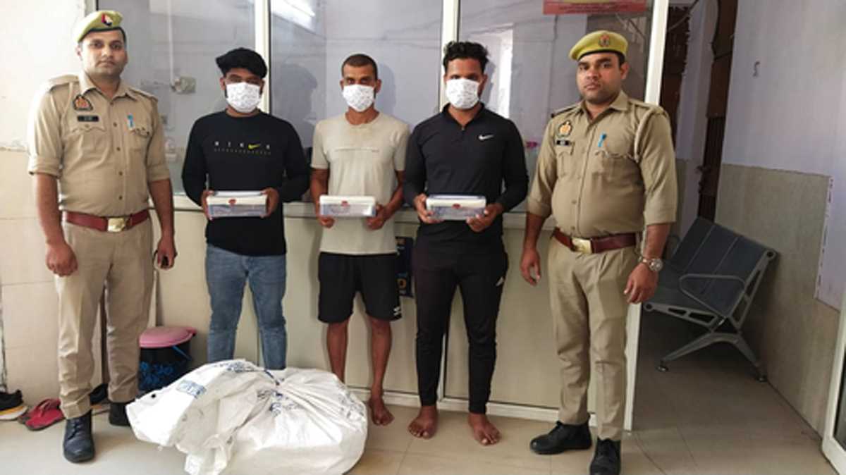 फ्लिपकार्ट में चोरी के मामले ऑफिस के टीम लीडर समेत तीन गिरफ्तार, 4 लाख और 9 शिपमेंट बरामद